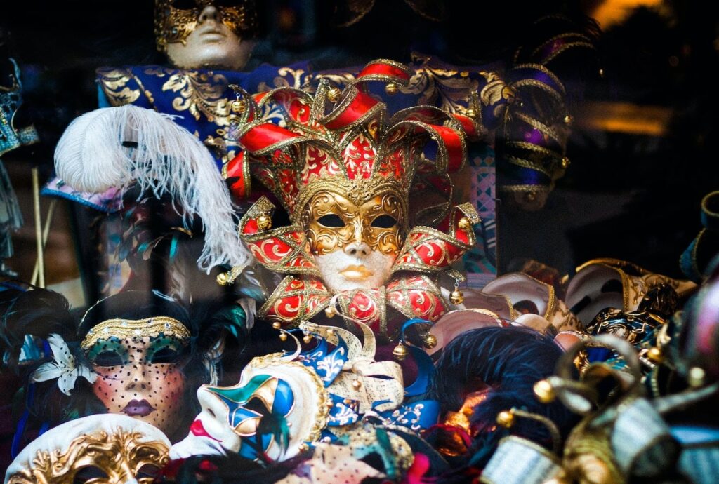 A Guide to Buying the Perfect Venetian Mask as an Italian Gift