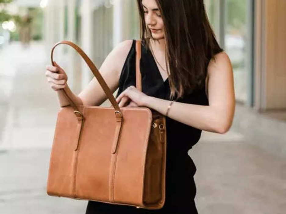 4 Accessories Every Woman Needs in Her Collection