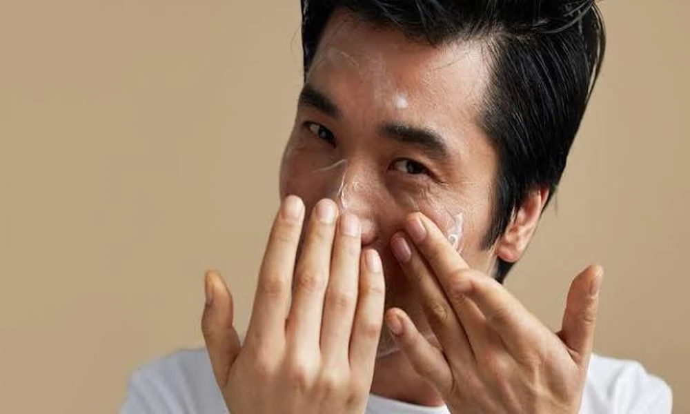 Moisturizing Mistakes That Keep Your Skin Dry All Day
